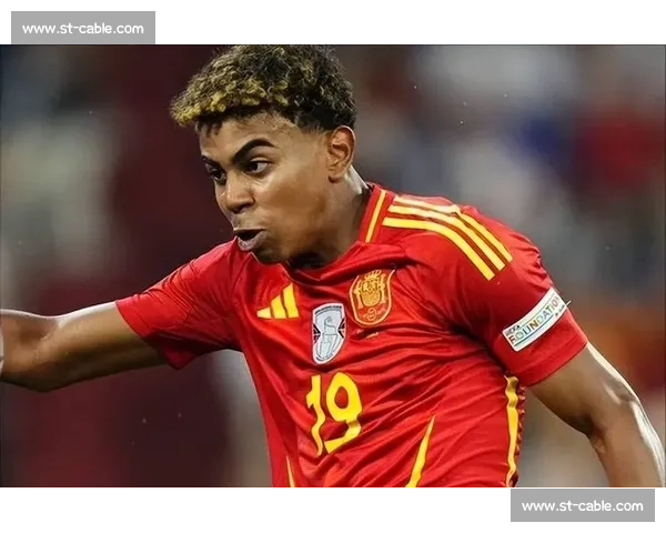 从球童到巨星：亚马尔与 C 罗的时光对话